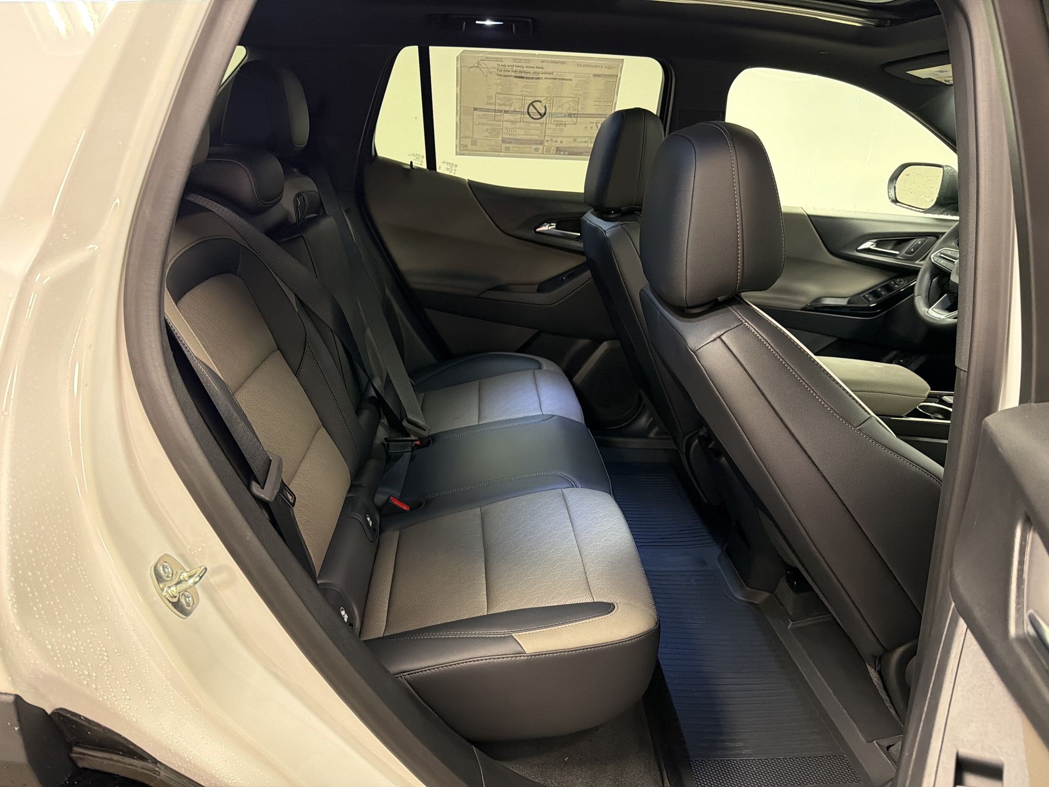 New 2026 Chevrolet Equinox LT w/ Convenience Package II FWD image 30