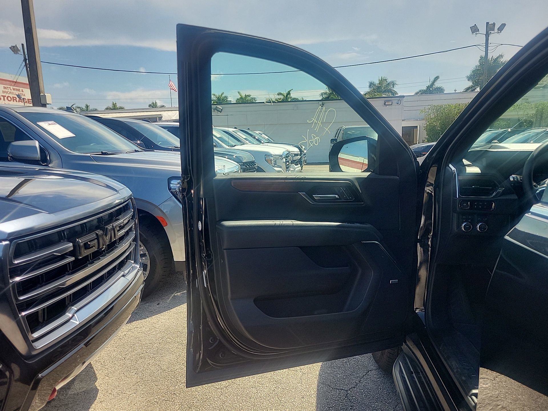 Used 2025 GMC Yukon XL Denali image 26