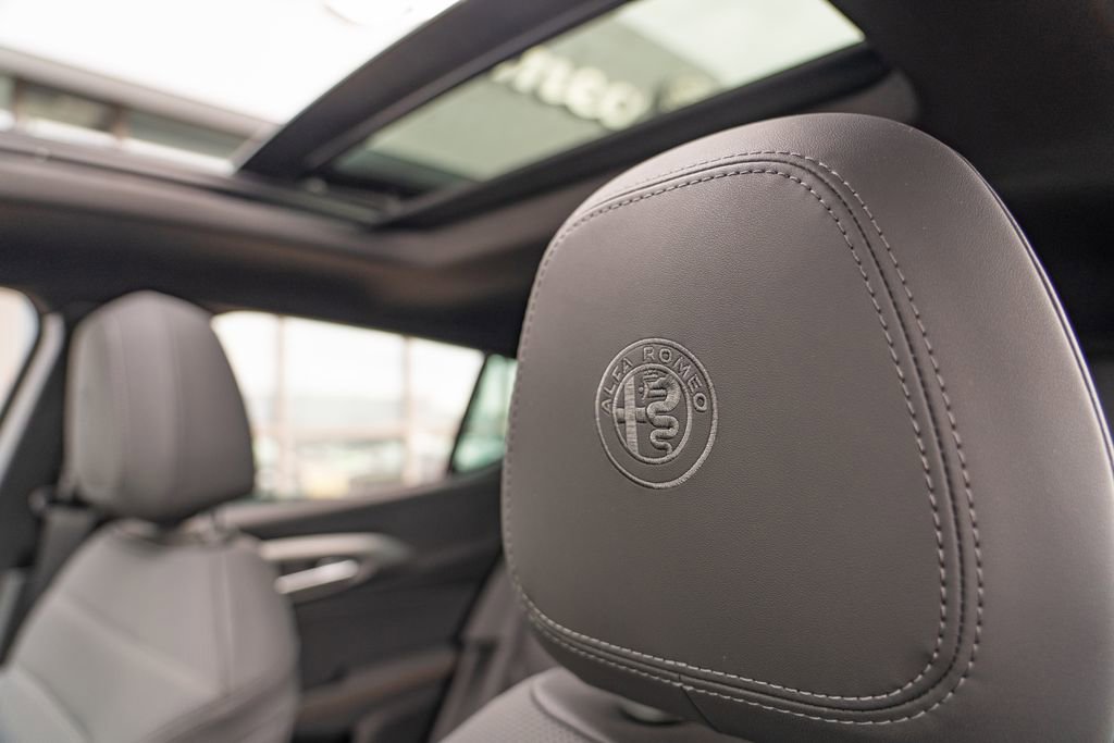 New 2025 Alfa Romeo Tonale w/ Premium Package image 15