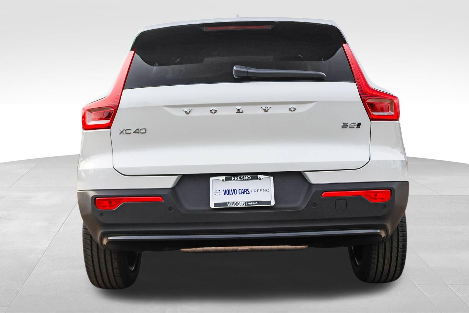 New 2026 Volvo XC40 B5 Core w/ Climate Package AWD/4WD image 6