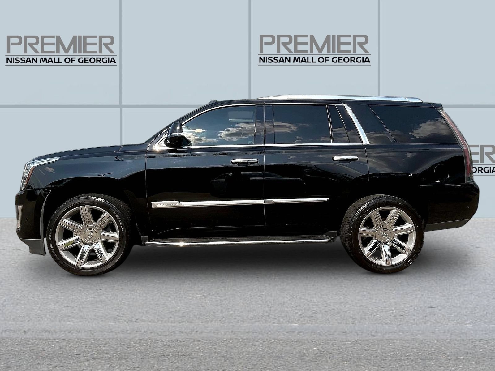 Used 2019 Cadillac Escalade Luxury AWD/4WD image 4
