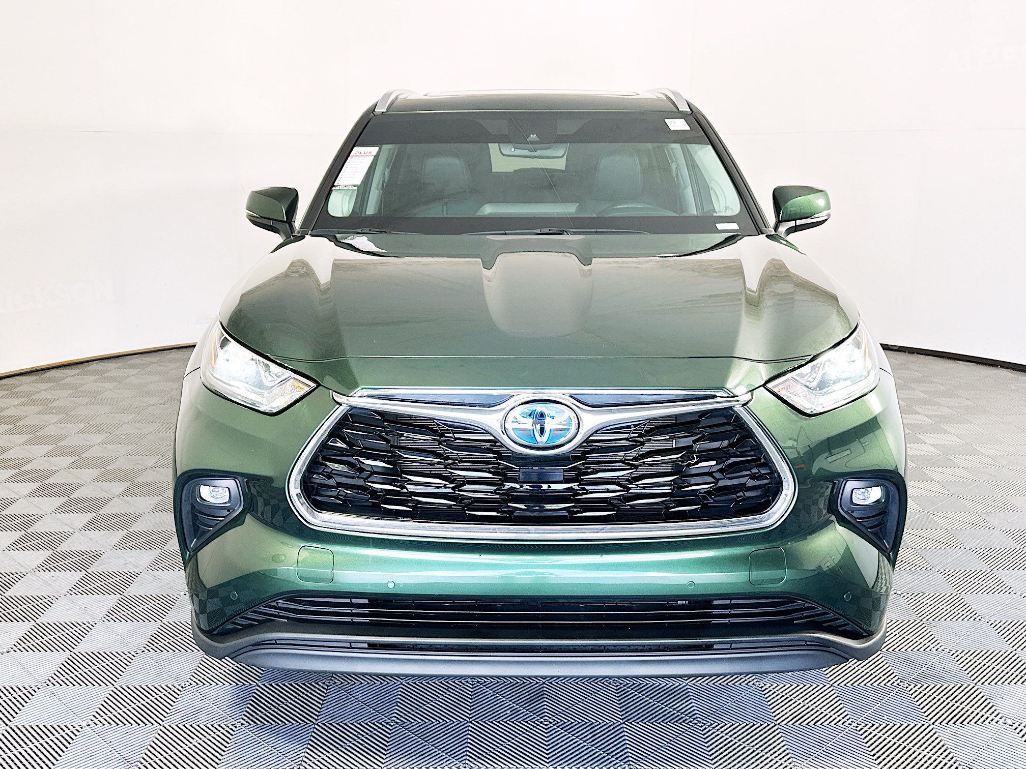 Used 2024 Toyota Highlander Limited FWD image 8