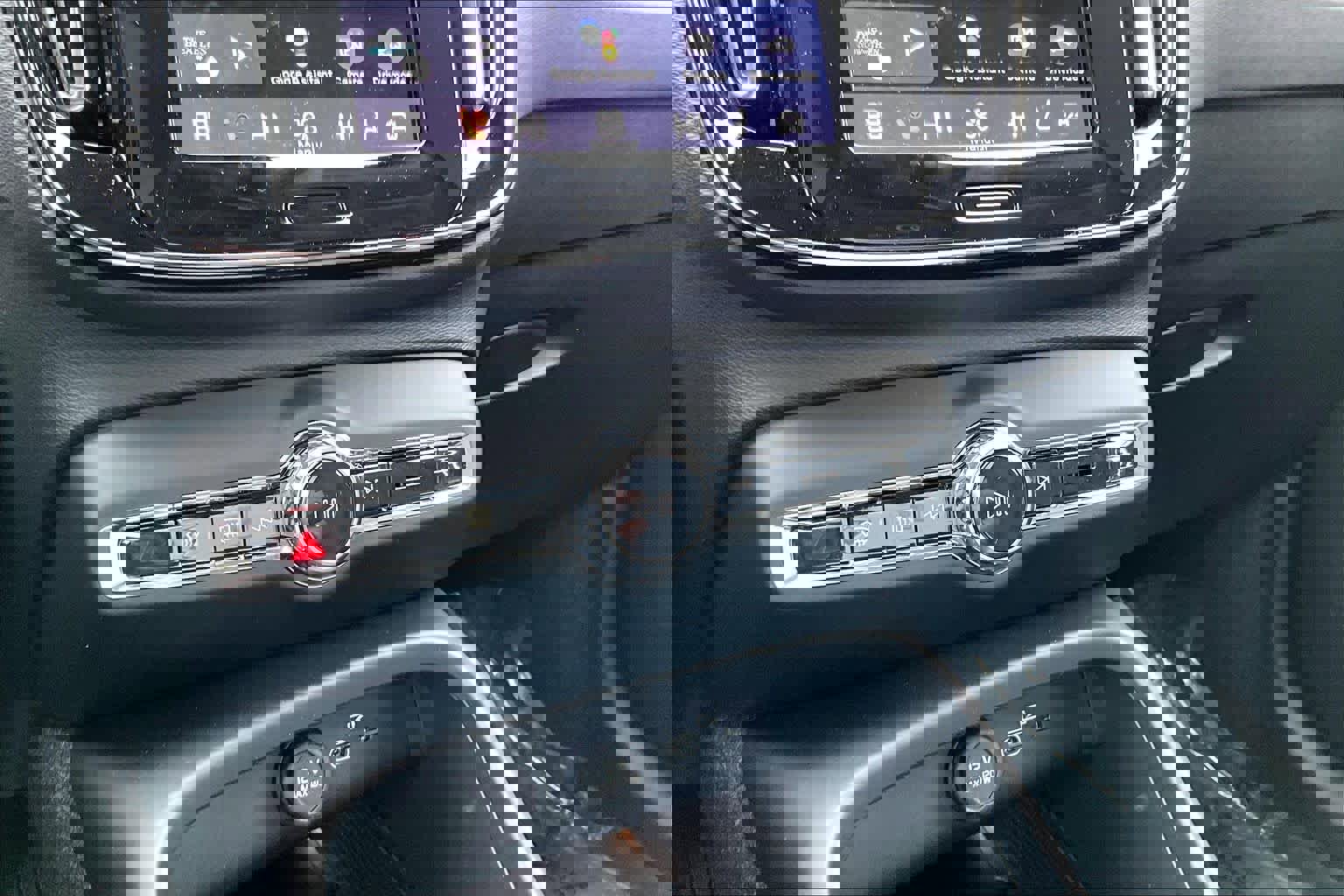 Used 2026 Volvo XC40 B5 Core w/ Climate Package image 34