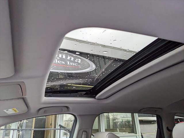 Used 2018 Honda CR-V Touring image 8