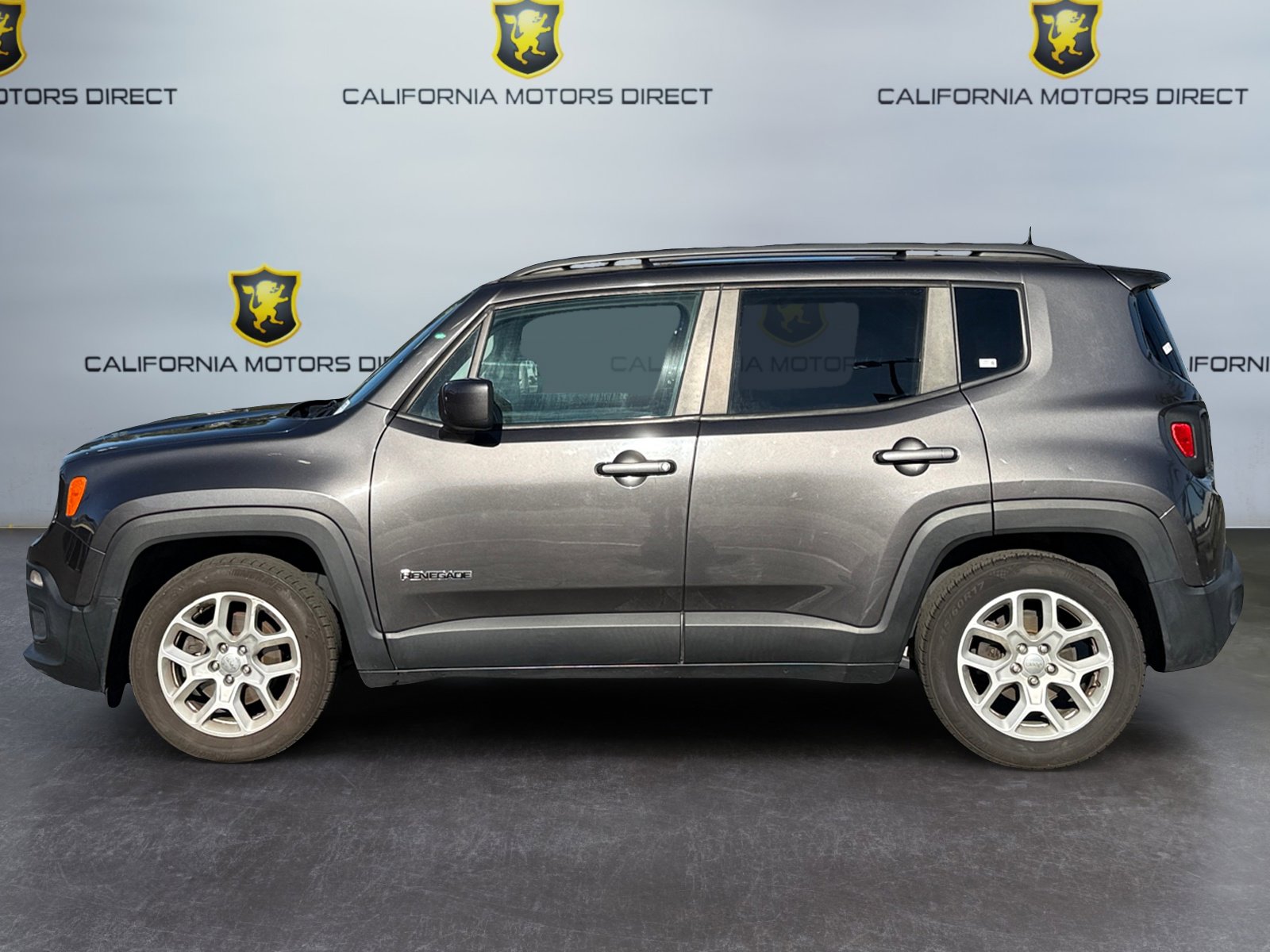 Used 2018 Jeep Renegade Latitude w/ UConnect 8.4 Nav Group image 2