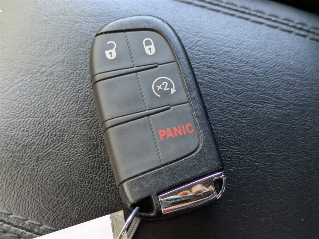 Used 2025 Jeep Compass Latitude image 32