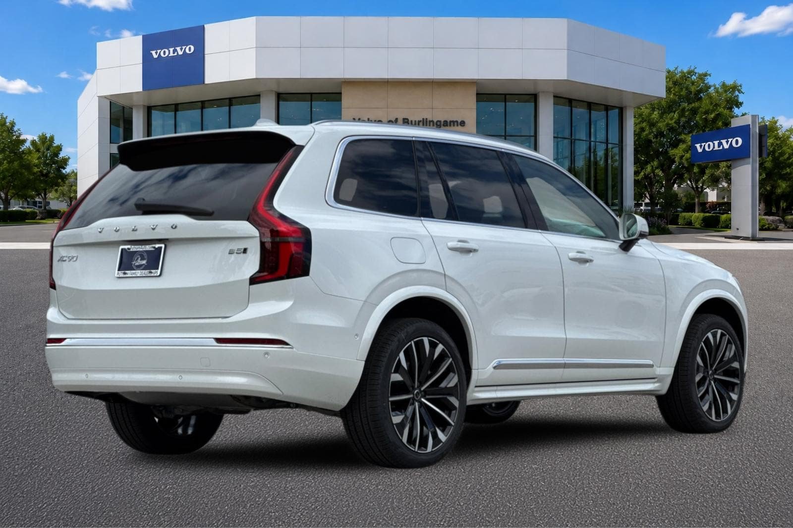 New 2026 Volvo XC90 B5 Plus w/ Protection Package AWD/4WD image 3