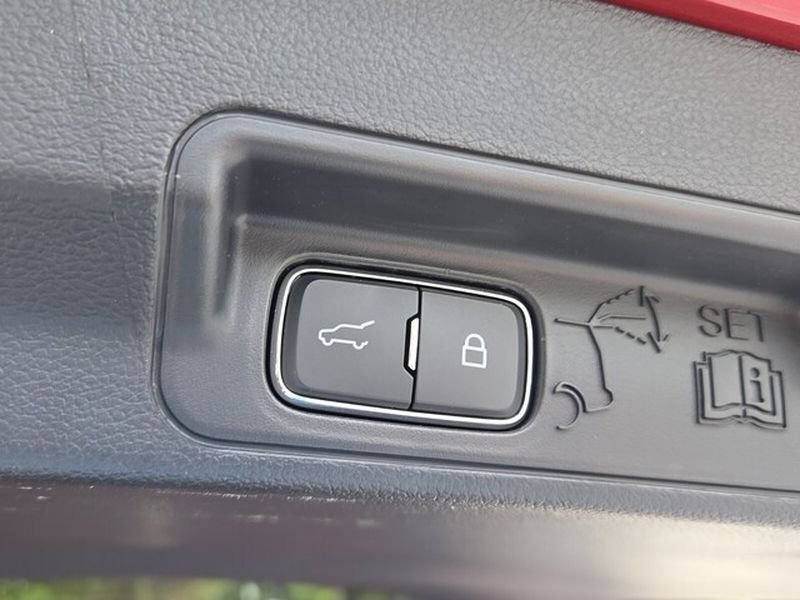 Used 2024 Ford Explorer XLT AWD/4WD image 17