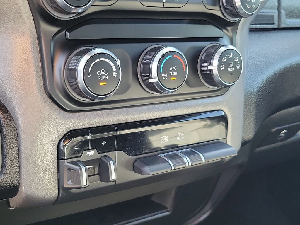 Used 2024 RAM 3500 Big Horn image 33