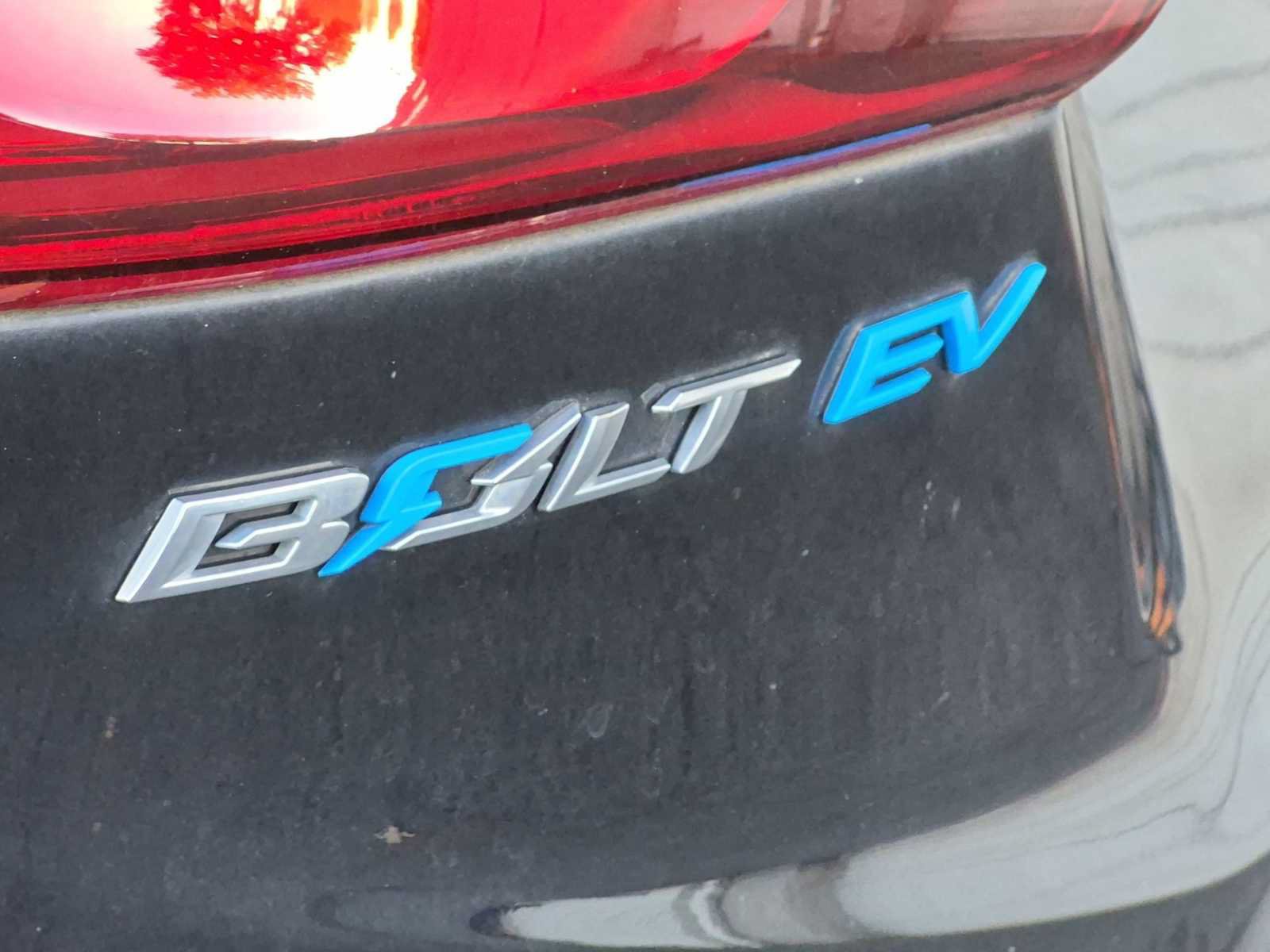 Used 2019 Chevrolet Bolt Premier w/ Infotainment Package FWD image 13
