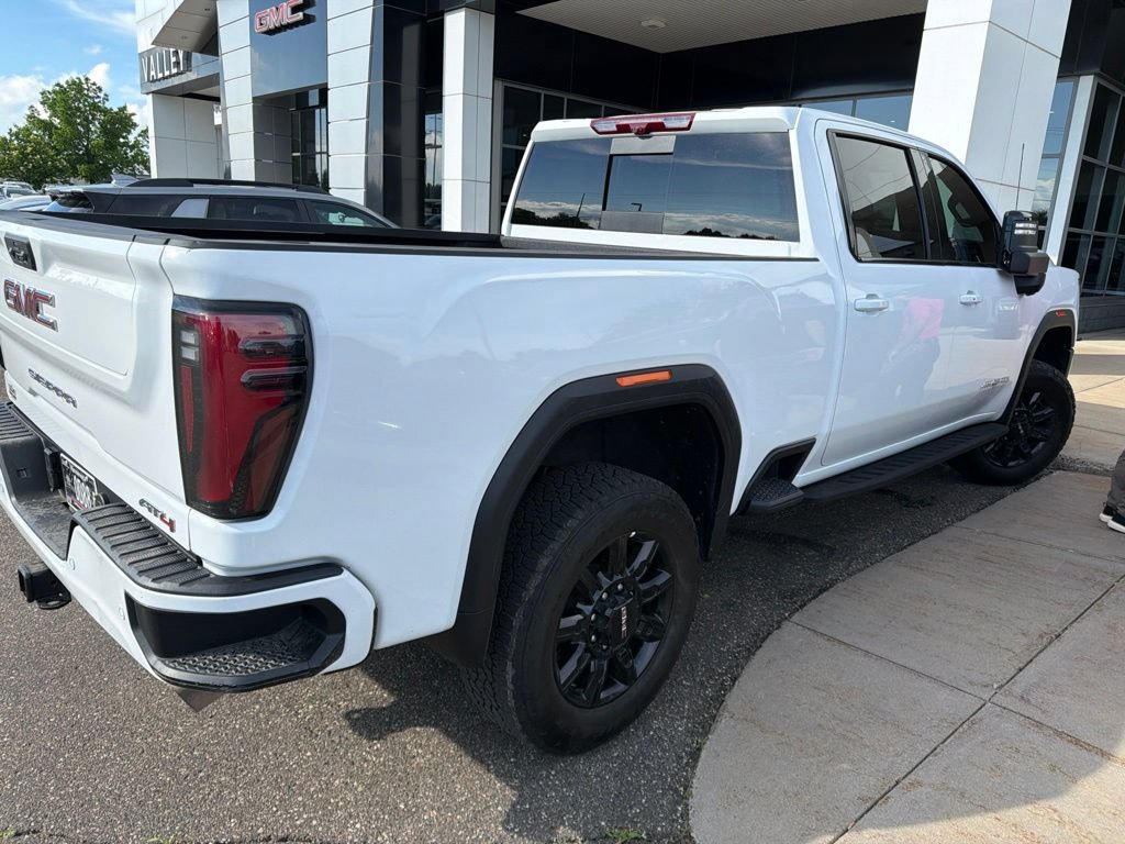 Used 2025 GMC Sierra 3500 AT4 w/ AT4 Premium Plus Package AWD/4WD image 9