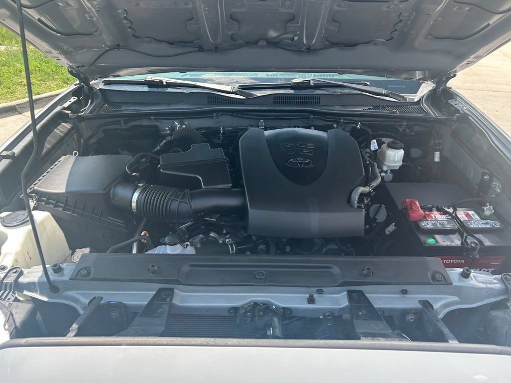 Used 2020 Toyota Tacoma SR5 AWD/4WD image 30