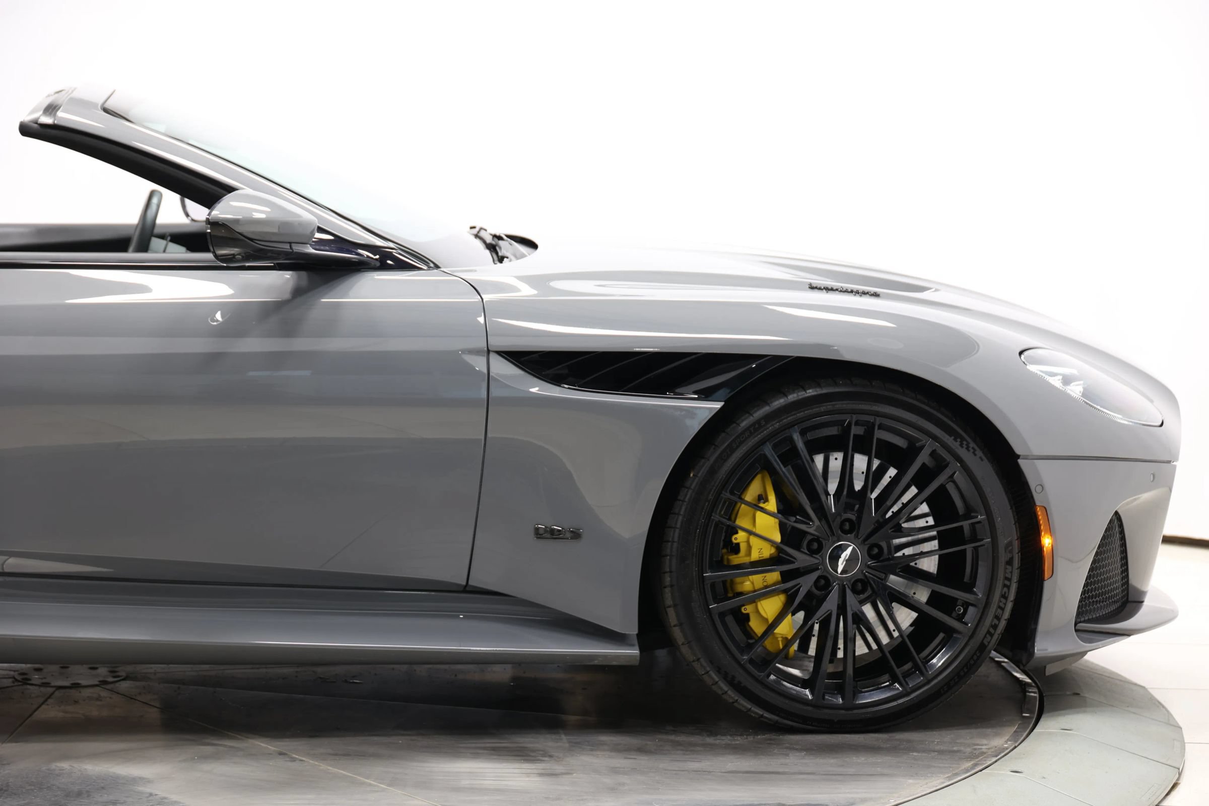 Used 2021 Aston Martin DBS Superleggera Volante RWD image 78