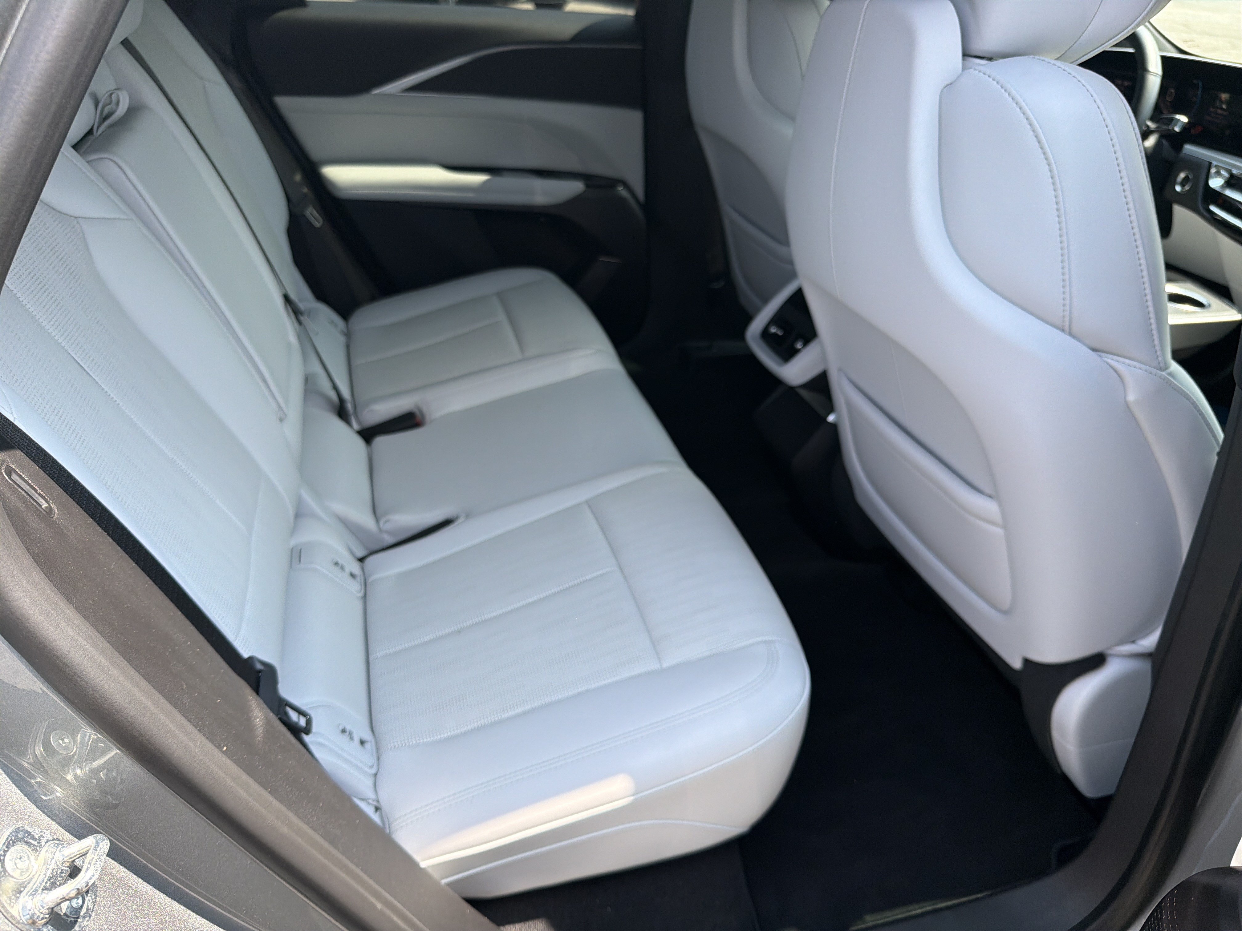 Certified 2024 Cadillac Lyriq Luxury AWD/4WD image 16