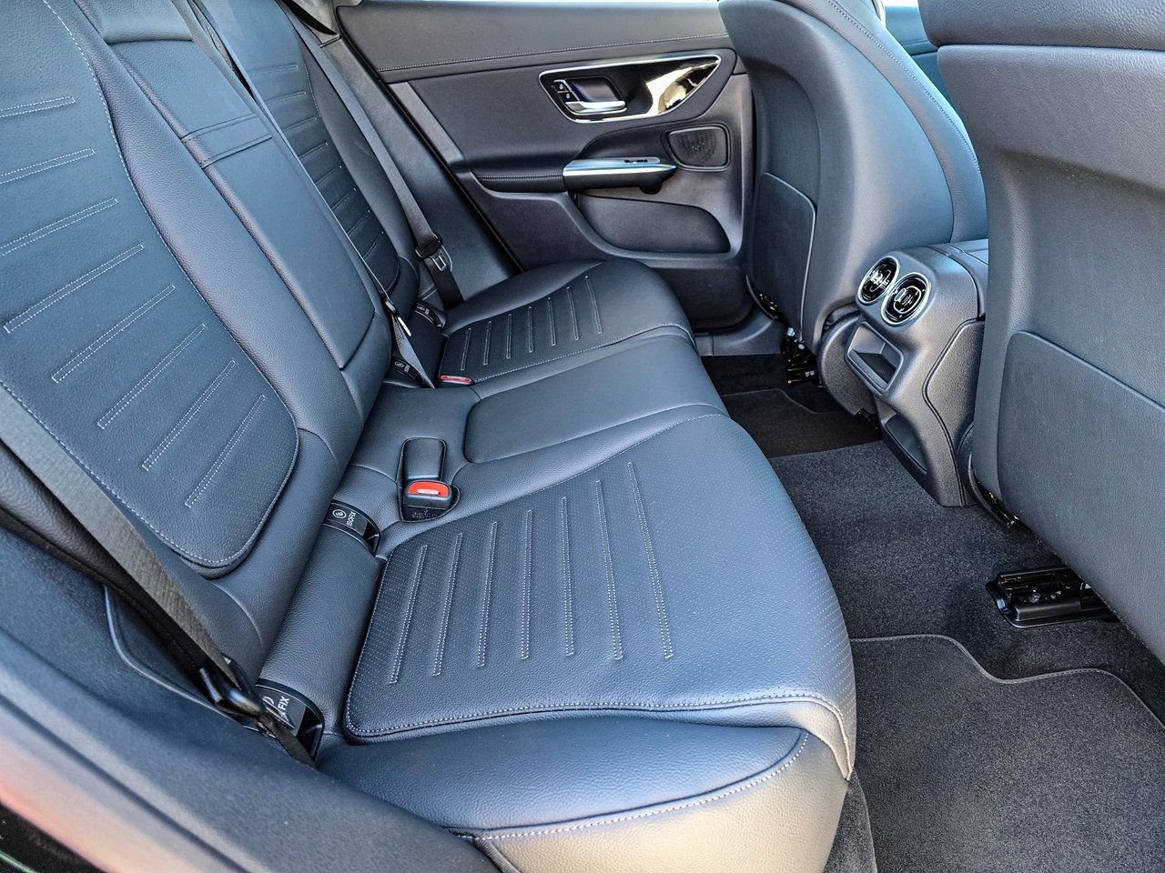 New 2026 Mercedes-Benz GLC 300 4MATIC image 34