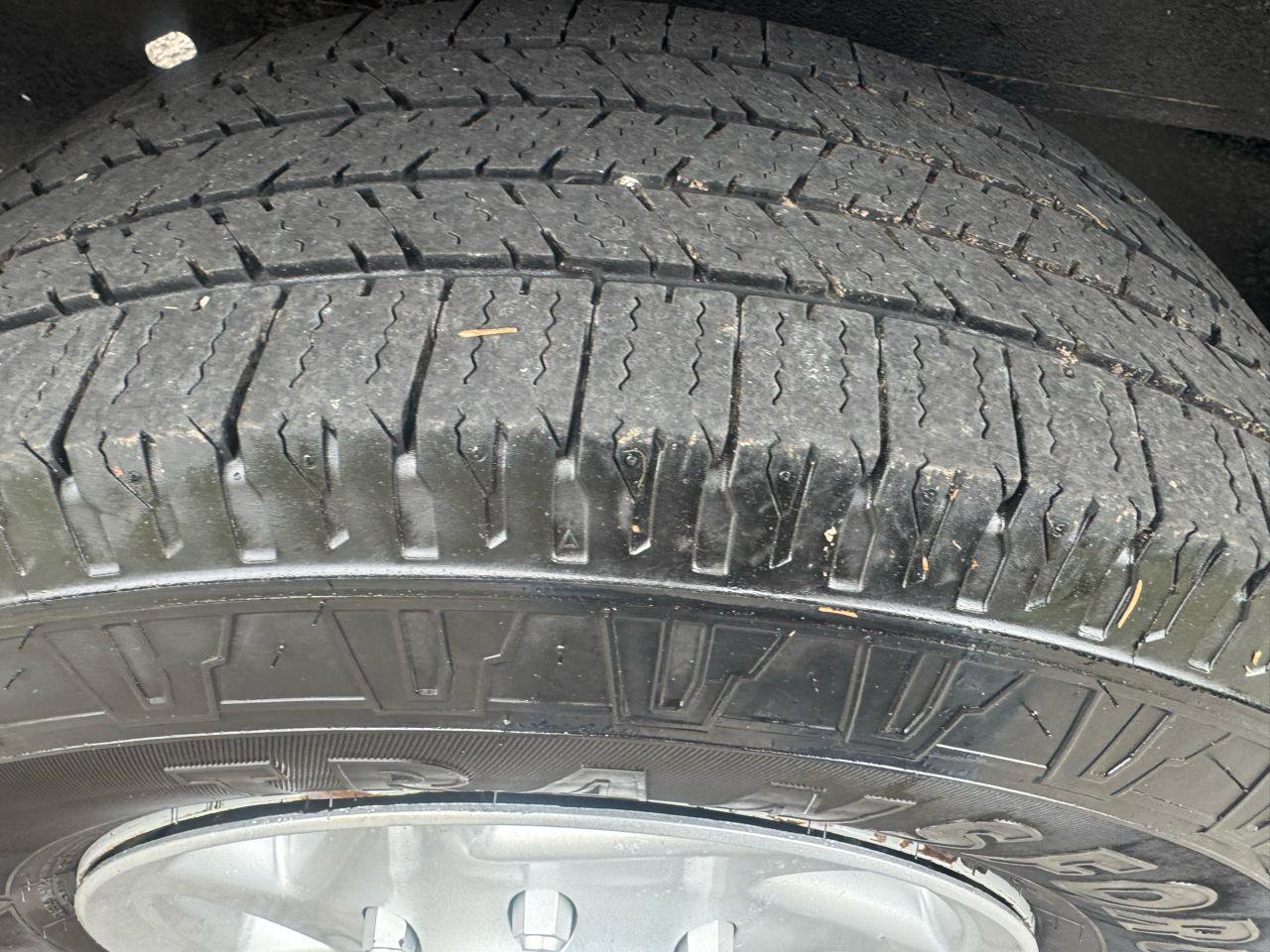 Used 2013 Ford E-350 and Econoline 350 XLT RWD image 8