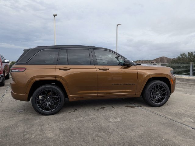 New 2027 Jeep Grand Cherokee Summit w/ Adv Protech Group IV AWD/4WD image 3