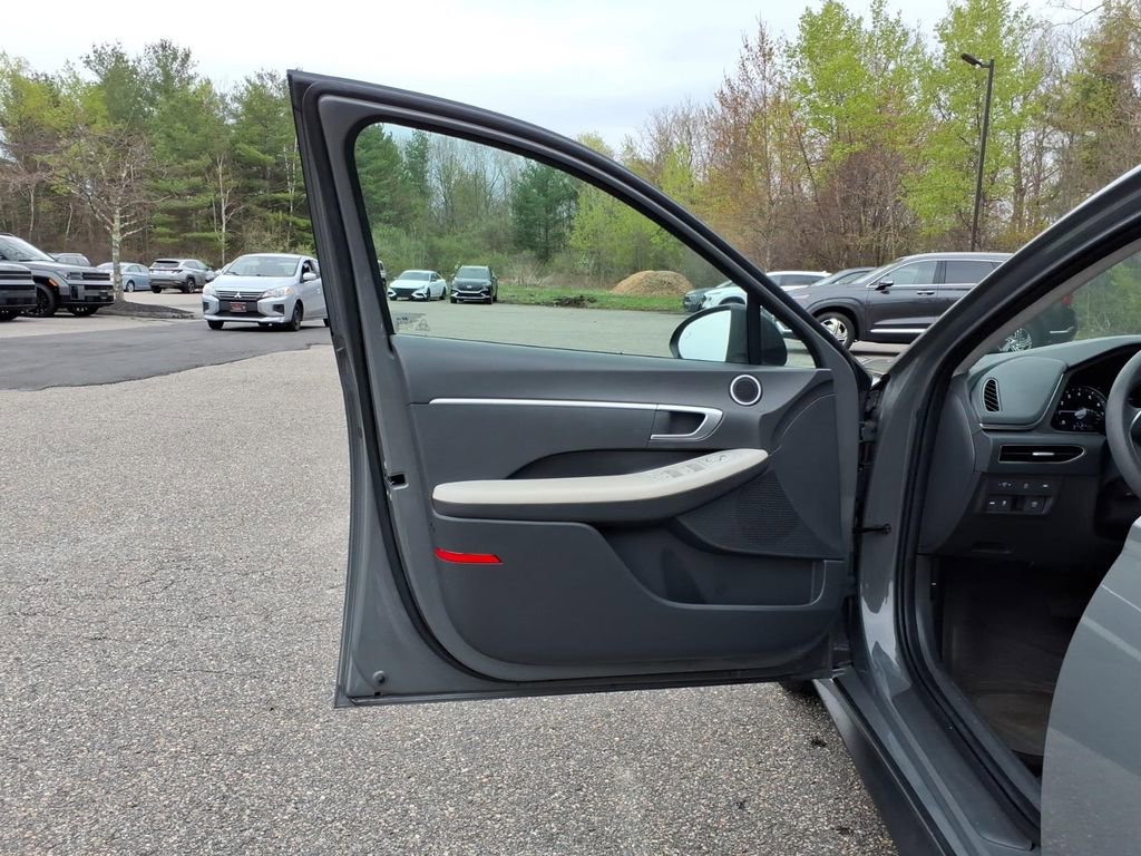 Used 2023 Hyundai Sonata SE w/ Cargo Package FWD image 15