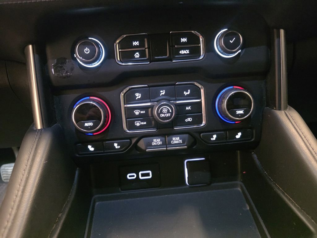 Used 2024 Chevrolet Suburban LT AWD/4WD image 15
