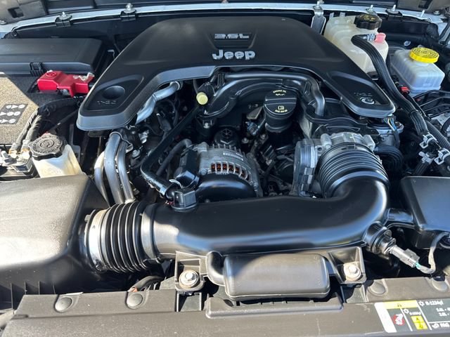 Used 2019 Jeep Wrangler Unlimited Sahara w/ Advanced Safety Group AWD/4WD image 30