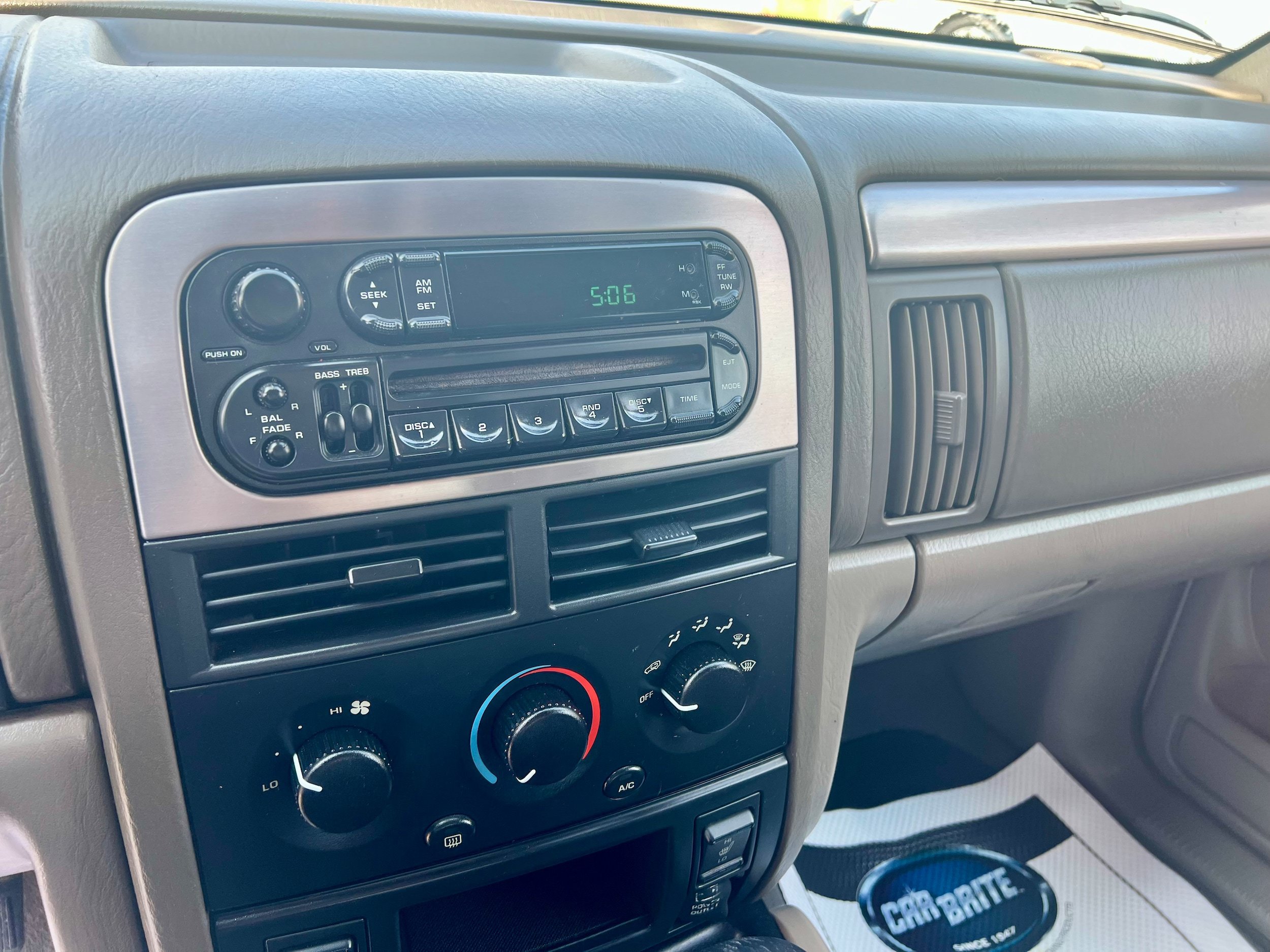 Used 2003 Jeep Grand Cherokee Laredo AWD/4WD image 16