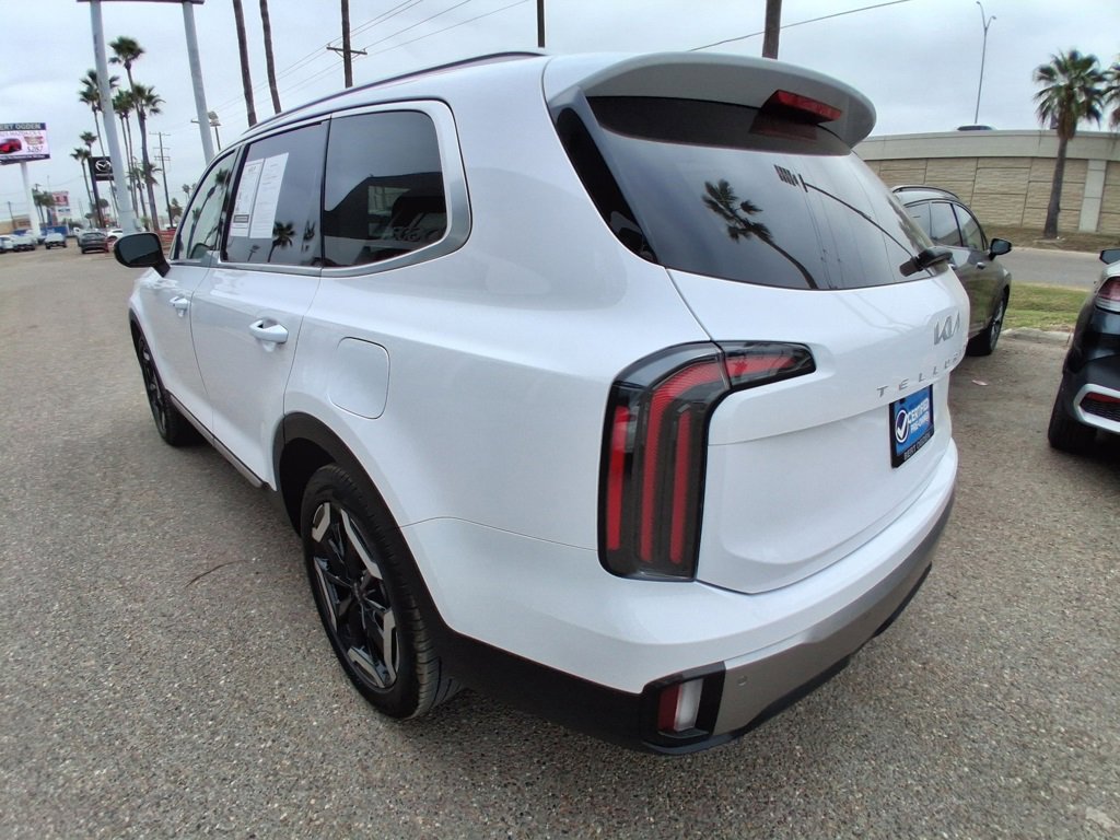 Used 2023 Kia Telluride EX w/ EX Captain's Chair Package image 5