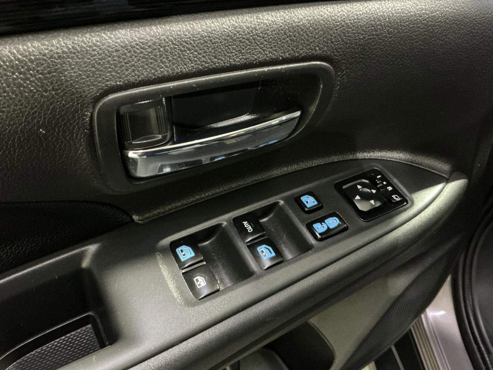 Used 2018 Mitsubishi Outlander GT AWD/4WD image 23