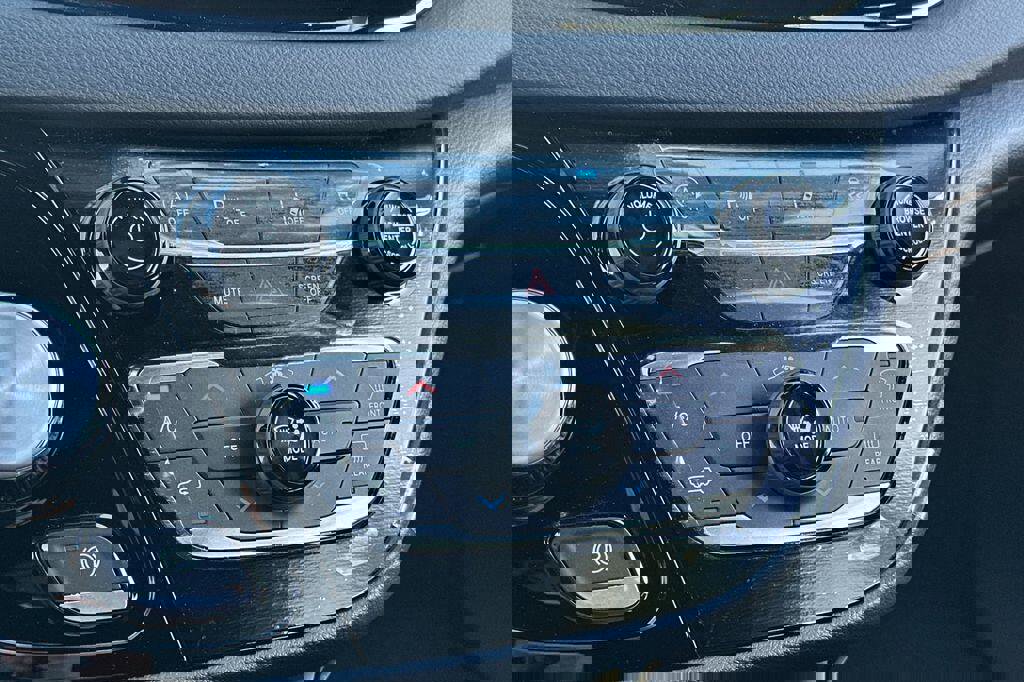 New 2026 Chrysler Voyager LX image 21