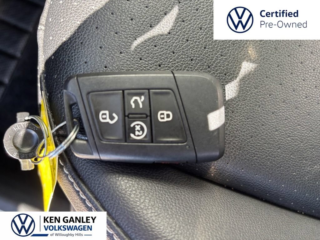 Certified 2024 Volkswagen Tiguan SE R-Line FWD image 30
