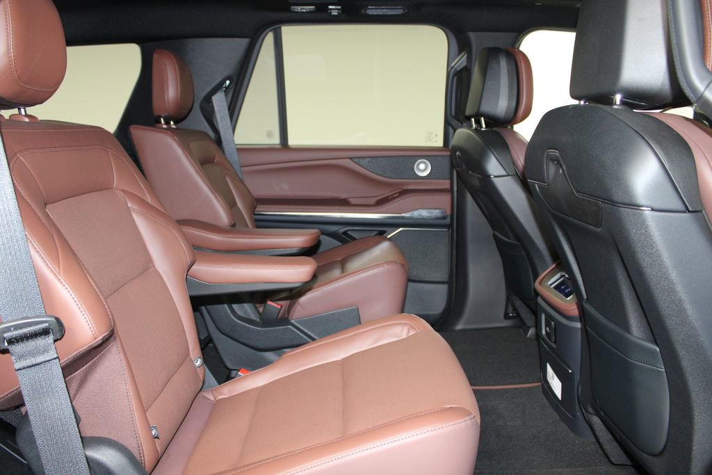 New 2026 Lincoln Navigator Reserve AWD/4WD image 32