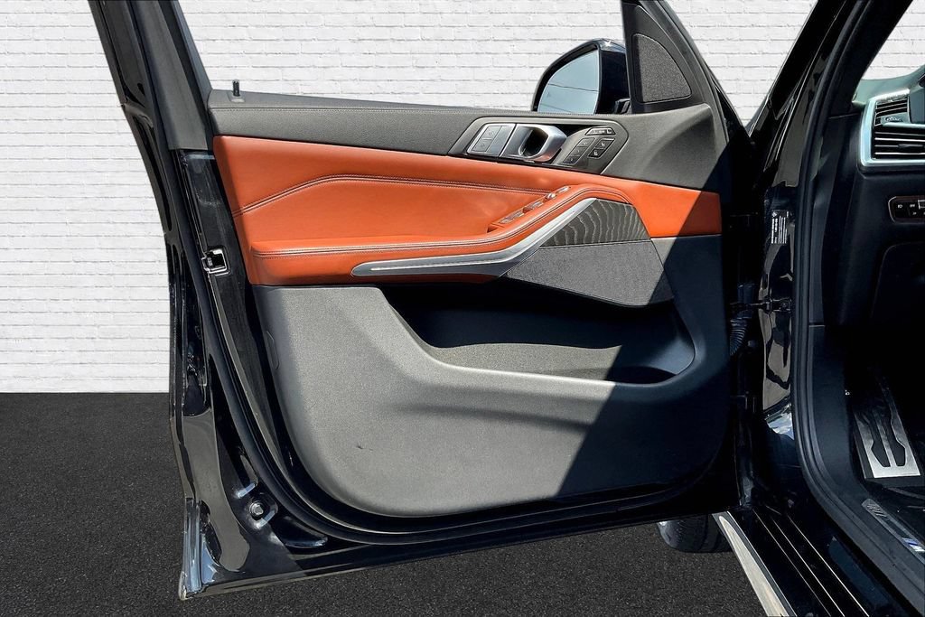 Used 2022 BMW X7 xDrive40i w/ M Sport Package AWD/4WD image 19