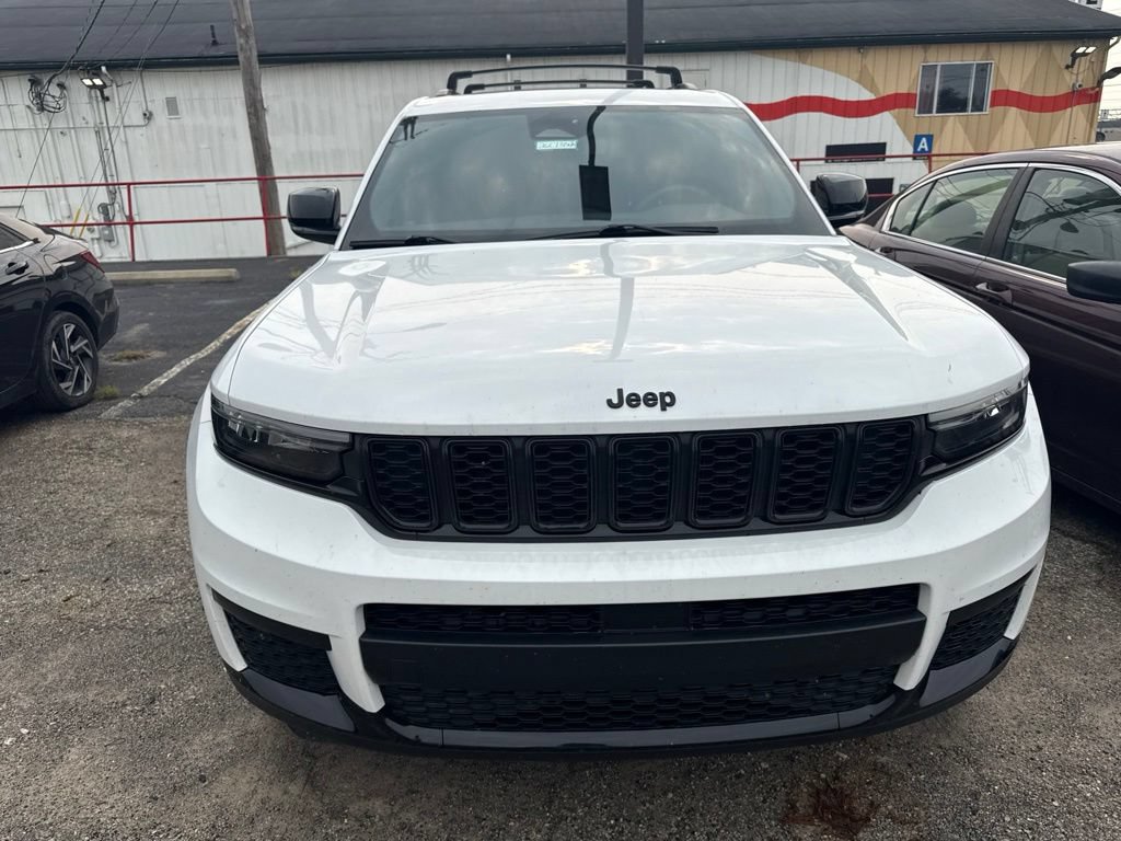 Used 2023 Jeep Grand Cherokee L Laredo AWD/4WD image 8