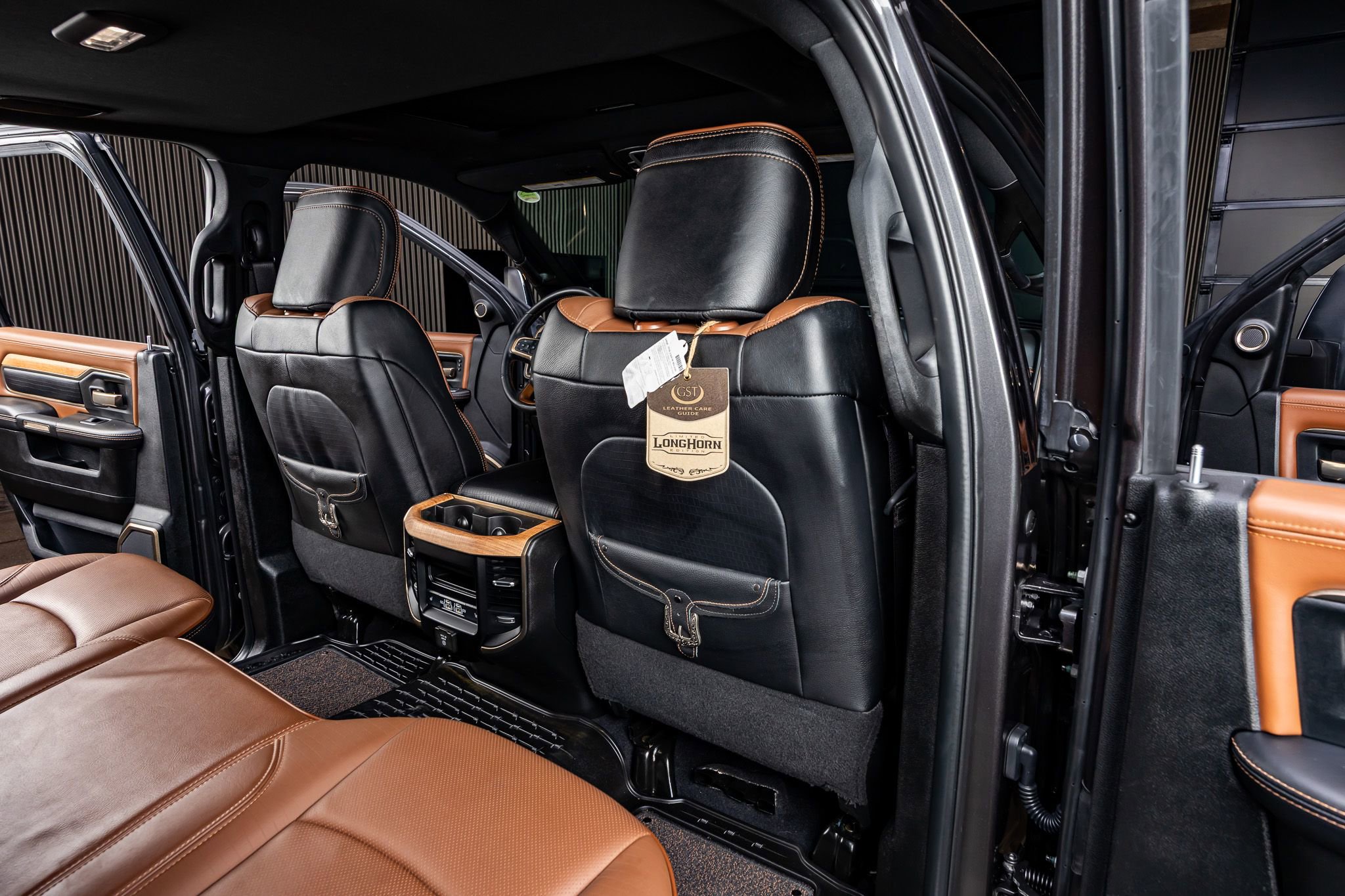 Used 2024 RAM 3500 Limited w/ Towing Technology Group image 31