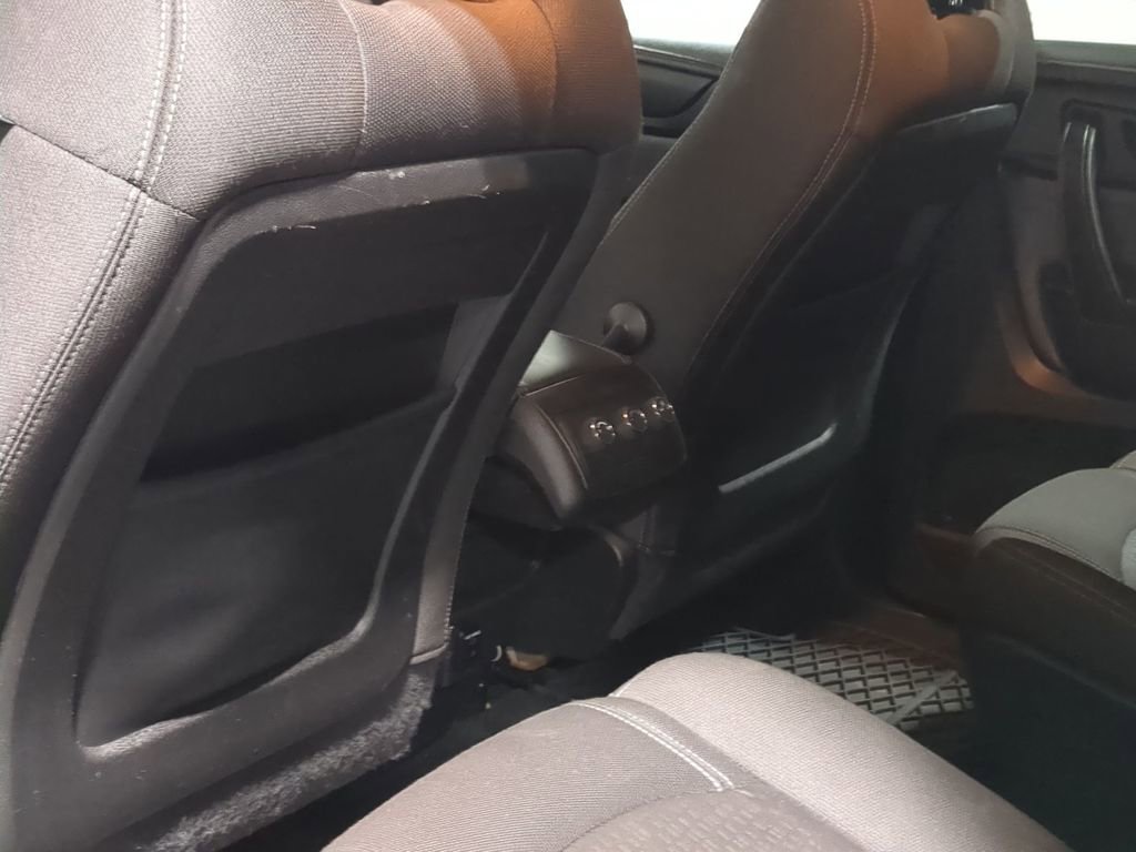 Used 2015 GMC Acadia SLE image 31