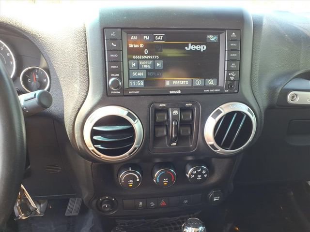 Used 2015 Jeep Wrangler Unlimited Sahara w/ Connectivity Group image 21