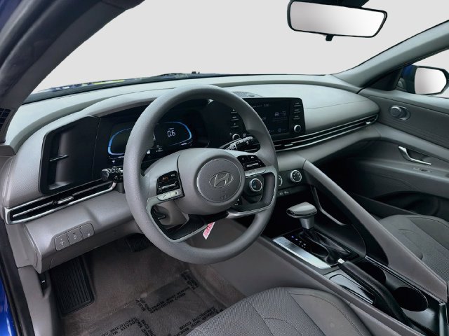Certified 2025 Hyundai Elantra SE FWD image 10