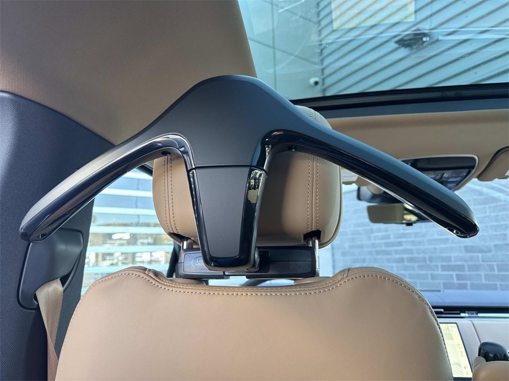 New 2026 Land Rover Range Rover Long Wheelbase SE image 16