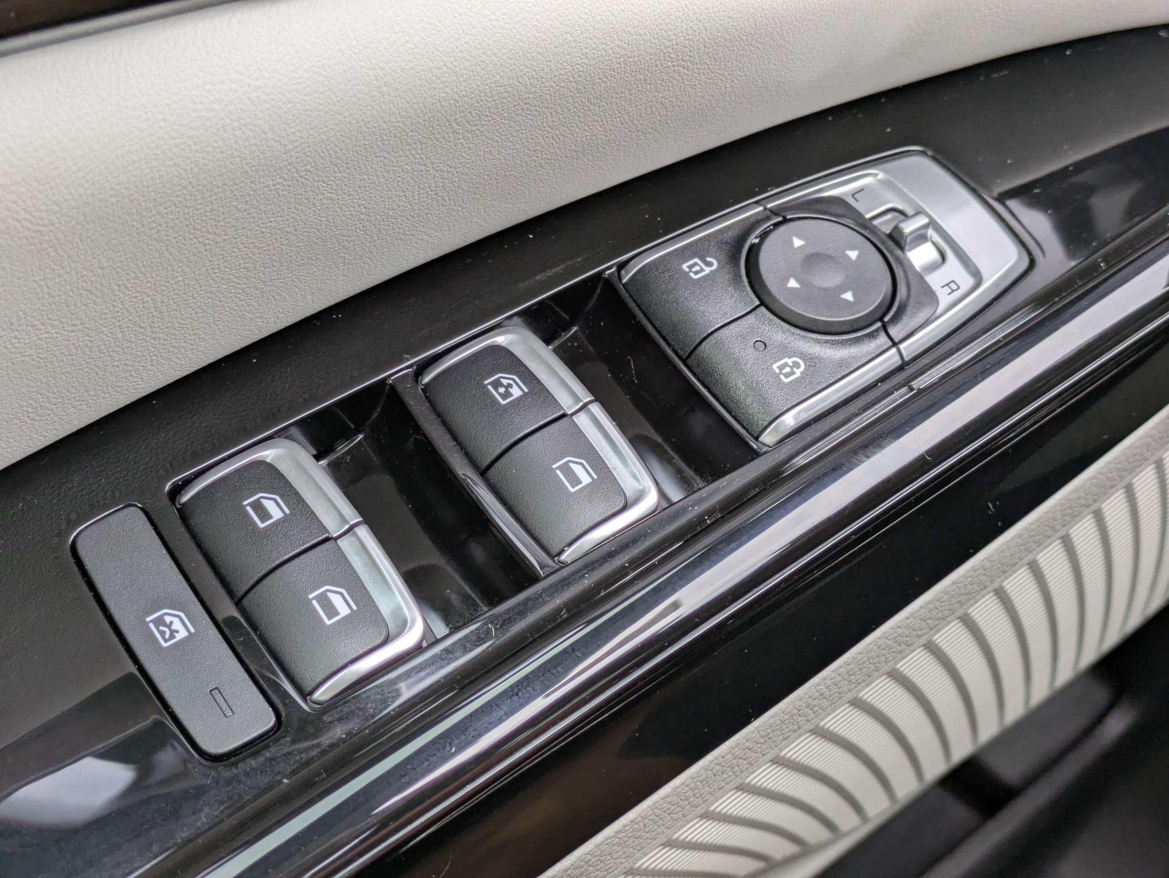 Certified 2024 Kia Carnival EX FWD image 21