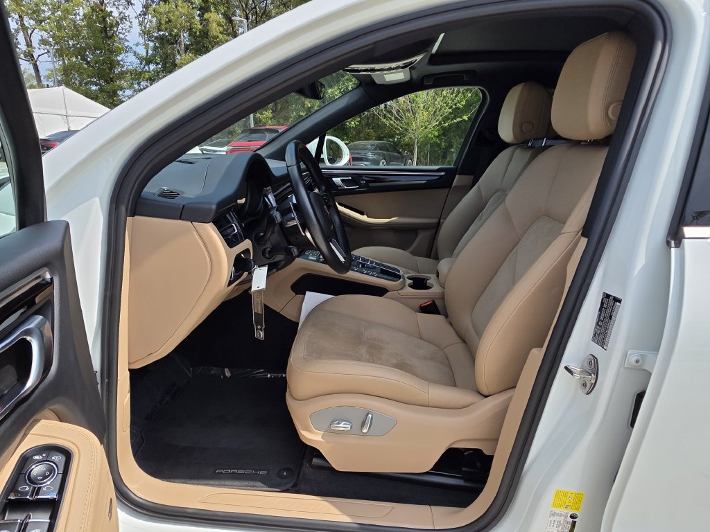 Certified 2021 Porsche Macan AWD/4WD image 23