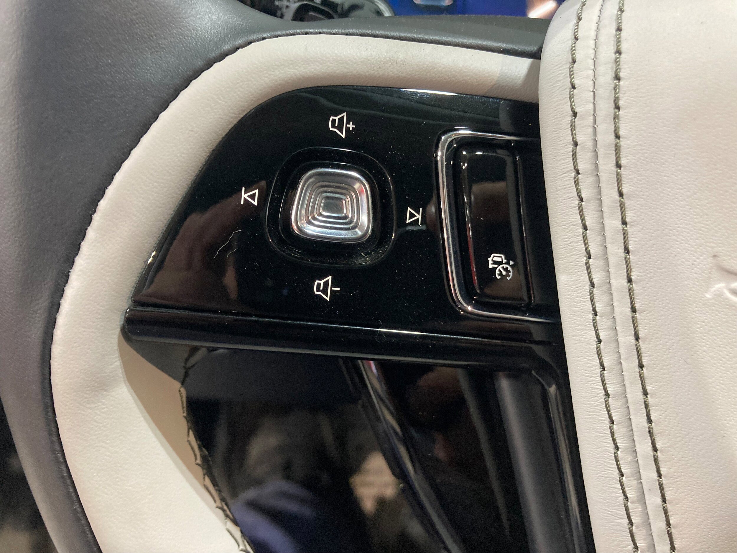Used 2026 Lincoln Aviator AWD image 29