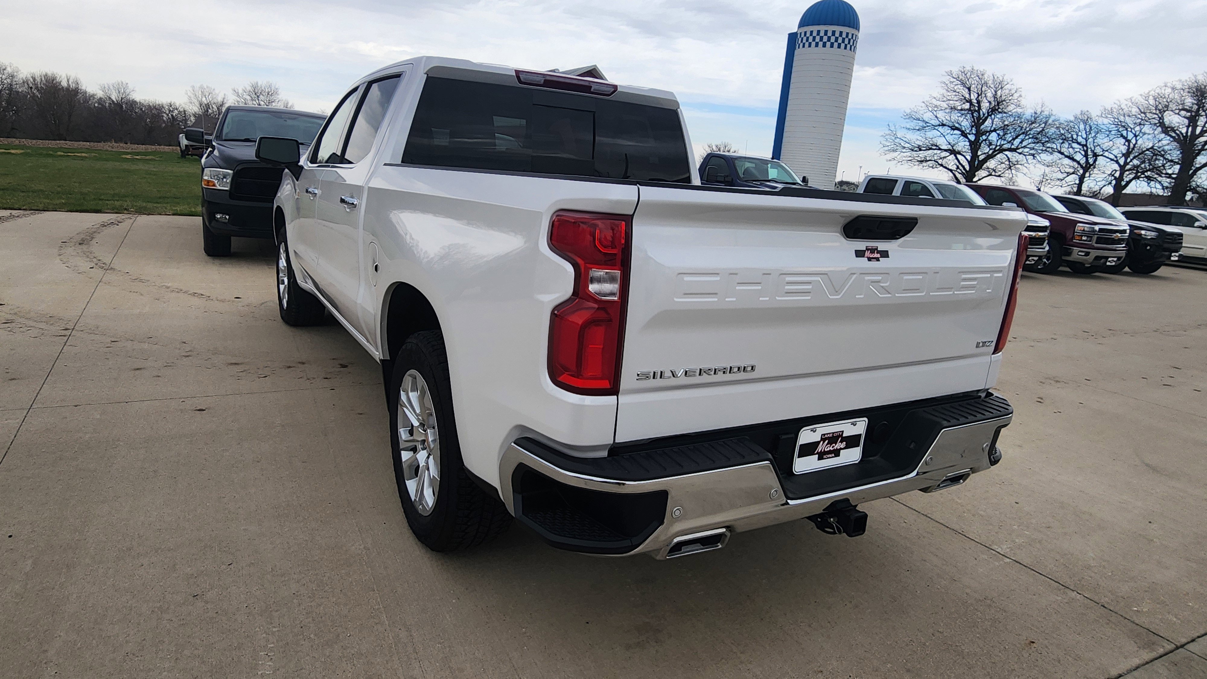 Used 2025 Chevrolet Silverado 1500 LTZ w/ Z71 Off-Road Package image 8