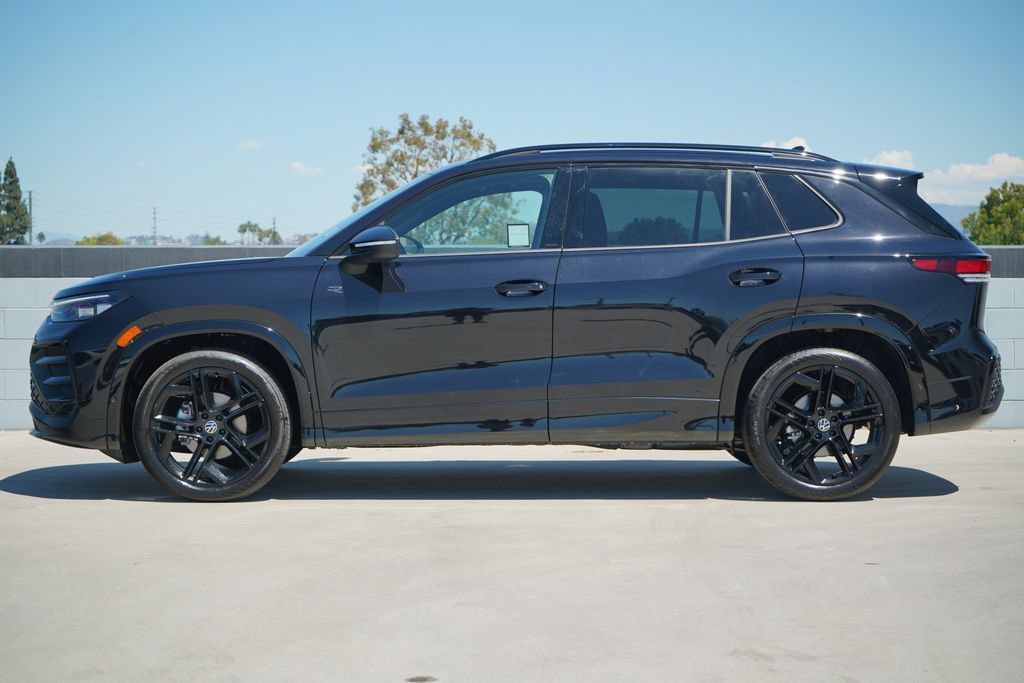 New 2026 Volkswagen Tiguan SE R-Line FWD image 3