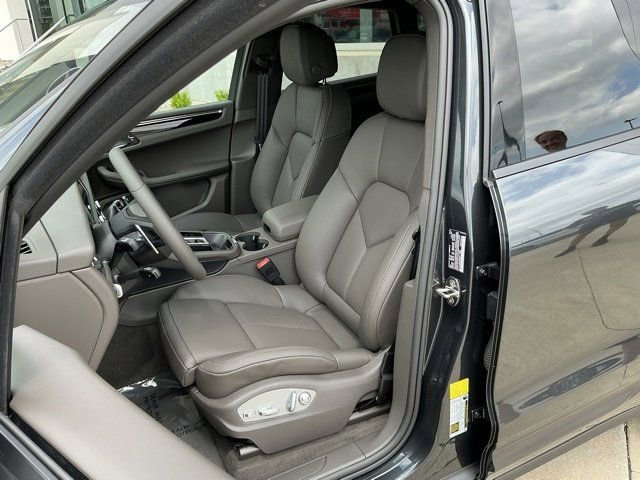 New 2025 Porsche Macan image 5