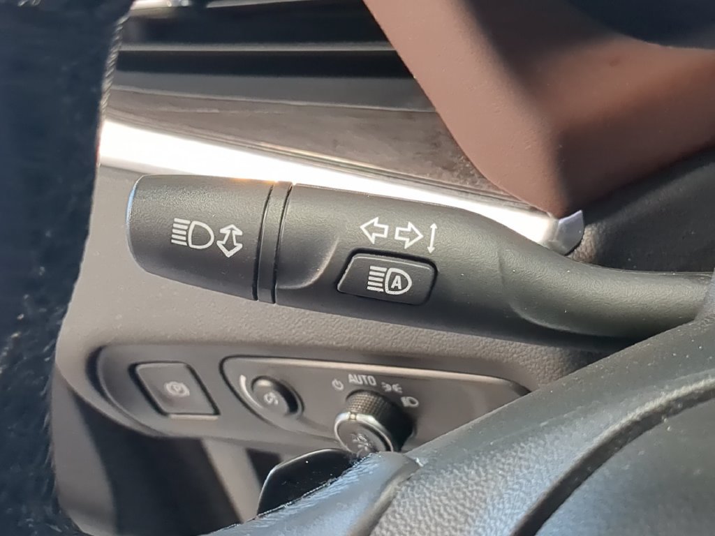 Used 2018 Buick Enclave Avenir w/ Avenir Technology Package AWD/4WD image 26