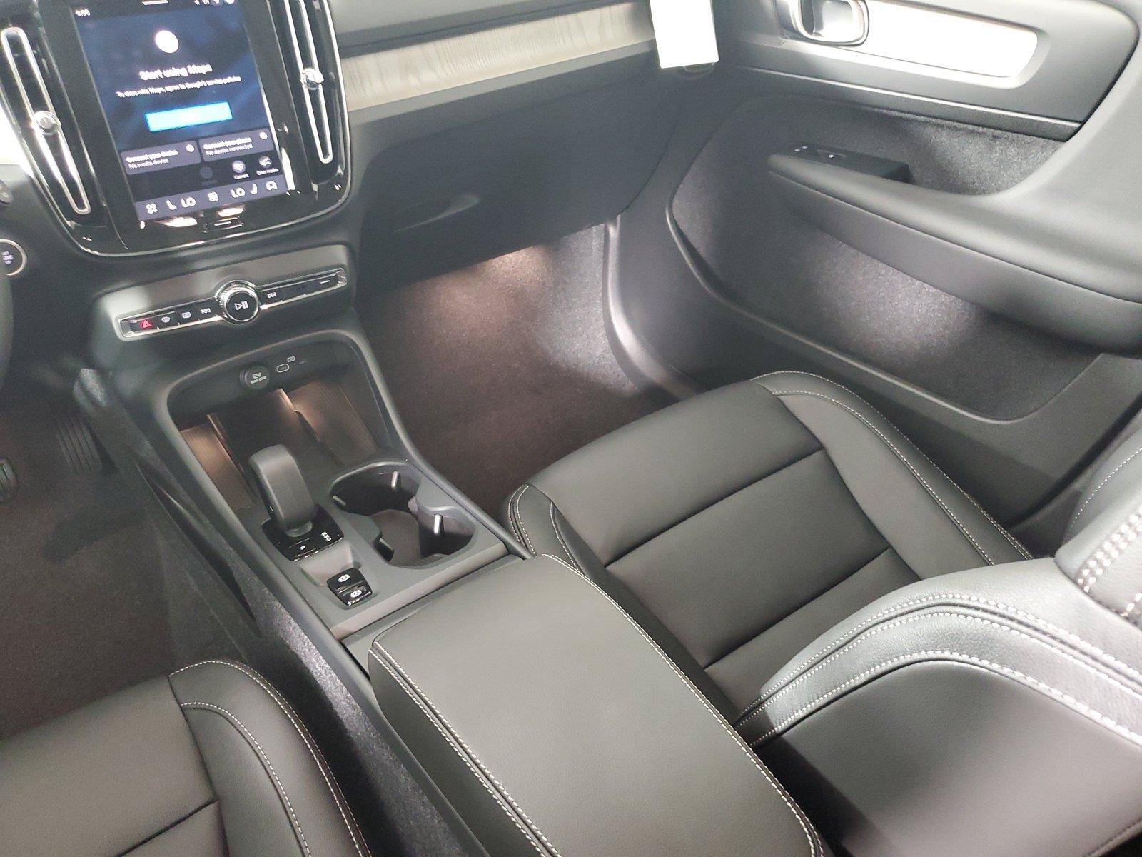 New 2026 Volvo XC40 B4 Core w/ Protection Package Premier FWD image 17