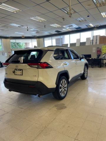 Used 2022 Toyota RAV4 XLE Premium FWD image 7