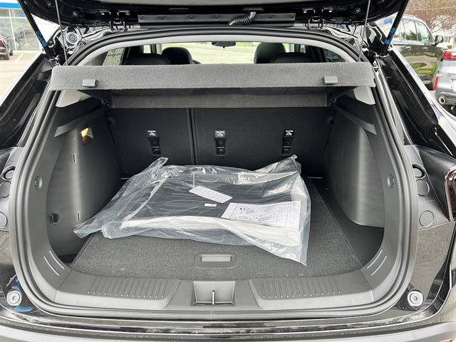 New 2026 Chevrolet Trax LT w/ Sunroof Package FWD image 5