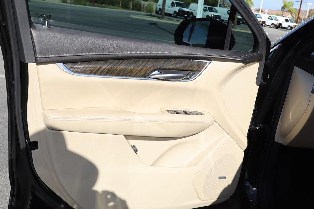 Used 2019 Cadillac XT5 FWD image 19