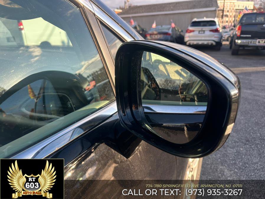 Used 2024 Chrysler Pacifica Touring-L image 13