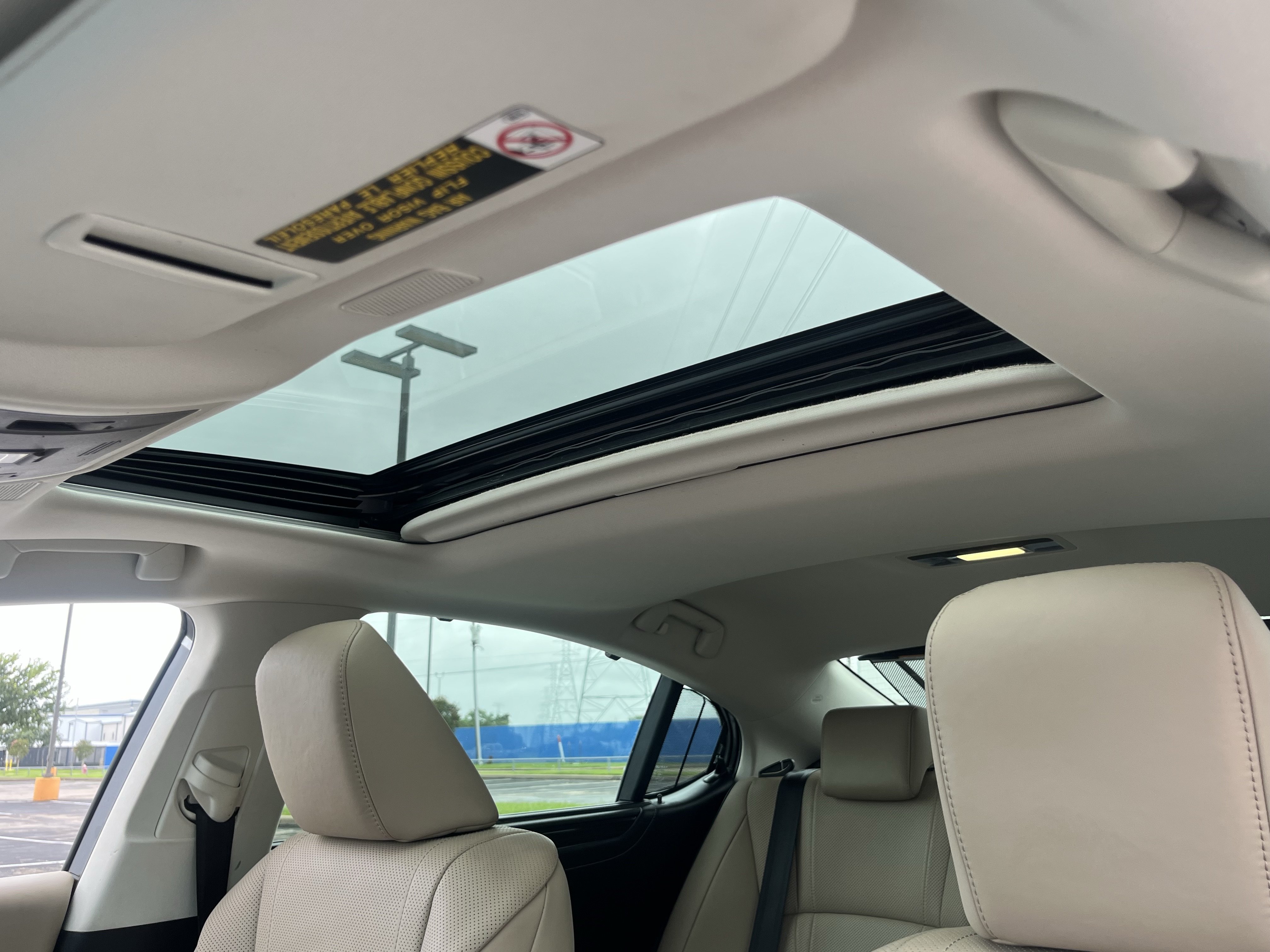 Used 2019 Lexus ES 300h Ultra Luxury w/ Accessory Package 2 FWD image 32
